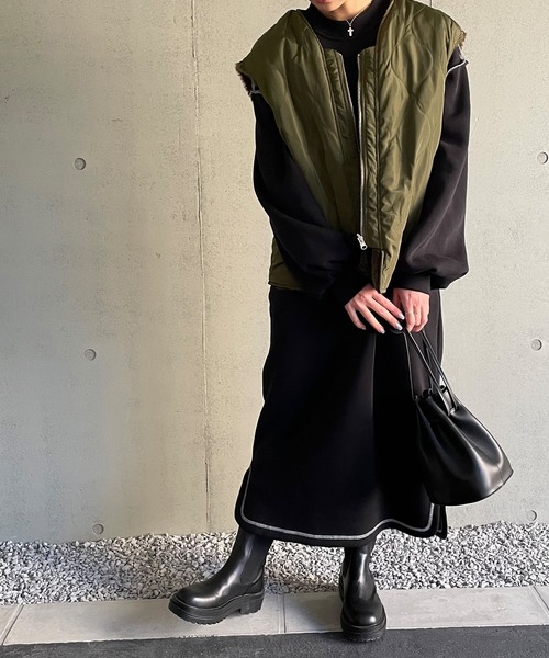 JUNOAH（ジュノア）の「リバーシブルキルティングボアベスト（ベスト・レディース・ブラック/ベージュ/グレー/グリーン/クリーム・MEDIUM/LARGE）」の13枚目の写真