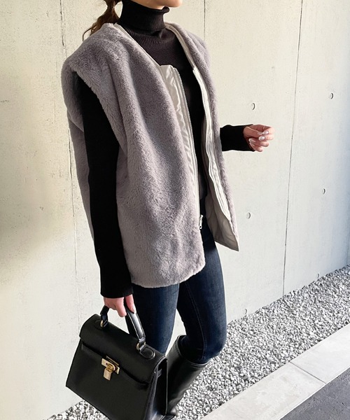 JUNOAH（ジュノア）の「リバーシブルキルティングボアベスト（ベスト・レディース・ブラック/ベージュ/グレー/グリーン/クリーム・MEDIUM/LARGE）」の21枚目の写真