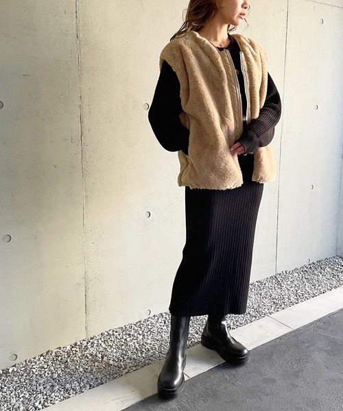 JUNOAH（ジュノア）の「リバーシブルキルティングボアベスト（ベスト・レディース・ブラック/ベージュ/グレー/グリーン/クリーム・MEDIUM/LARGE）」の12枚目の写真