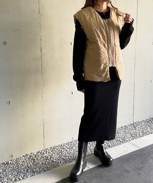 JUNOAH（ジュノア）の「リバーシブルキルティングボアベスト（ベスト・レディース・ブラック/ベージュ/グレー/グリーン/クリーム・MEDIUM/LARGE）」の10枚目の写真