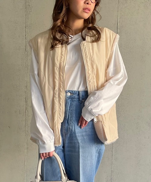 JUNOAH（ジュノア）の「リバーシブルキルティングボアベスト（ベスト・レディース・ブラック/ベージュ/グレー/グリーン/クリーム・MEDIUM/LARGE）」の22枚目の写真