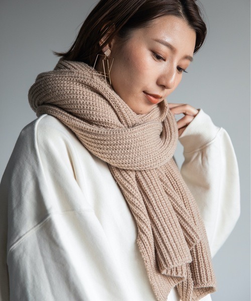 Chaco closet（チャコ クローゼット）の「畔編みふっくらシンプルロングボリュームマフラー（マフラー・レディース・ベージュ/パープル/グリーン・FREE）」の2枚目の写真