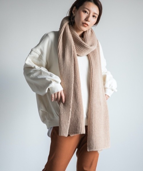 Chaco closet（チャコ クローゼット）の「畔編みふっくらシンプルロングボリュームマフラー（マフラー・レディース・ベージュ/パープル/グリーン・FREE）」の6枚目の写真