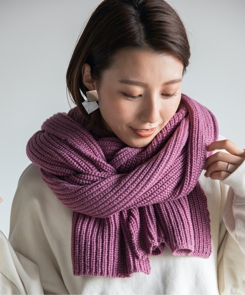 Chaco closet（チャコ クローゼット）の「畔編みふっくらシンプルロングボリュームマフラー（マフラー・レディース・ベージュ/パープル/グリーン・FREE）」の10枚目の写真