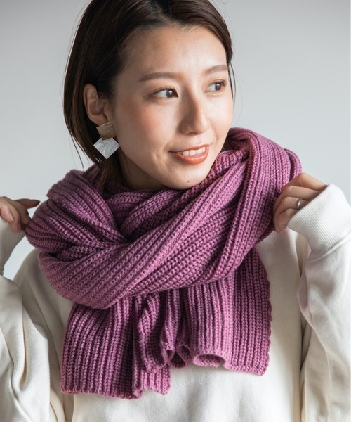 Chaco closet（チャコ クローゼット）の「畔編みふっくらシンプルロングボリュームマフラー（マフラー・レディース・ベージュ/パープル/グリーン・FREE）」の11枚目の写真