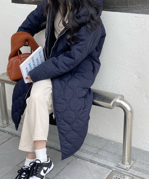 emi+（エミプラス）の「キルティングフディーコート（ノーカラーコート・レディース・ブラック/ネイビー/アイボリー・FREE）」の8枚目の写真