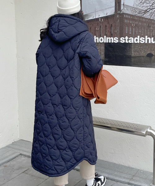 emi+（エミプラス）の「キルティングフディーコート（ノーカラーコート・レディース・ブラック/ネイビー/アイボリー・FREE）」の10枚目の写真