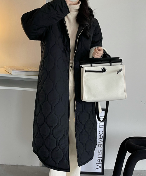 emi+（エミプラス）の「キルティングフディーコート（ノーカラーコート・レディース・ブラック/ネイビー/アイボリー・FREE）」の15枚目の写真