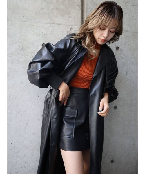 EVRIS(エヴリス)の「ボリュームスリーブレザーライクコート(トレンチコート・レディース・ブラック/アイボリー・FREE)」の8枚目の写真