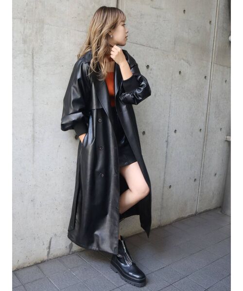 EVRIS(エヴリス)の「ボリュームスリーブレザーライクコート(トレンチコート・レディース・ブラック/アイボリー・FREE)」の12枚目の写真