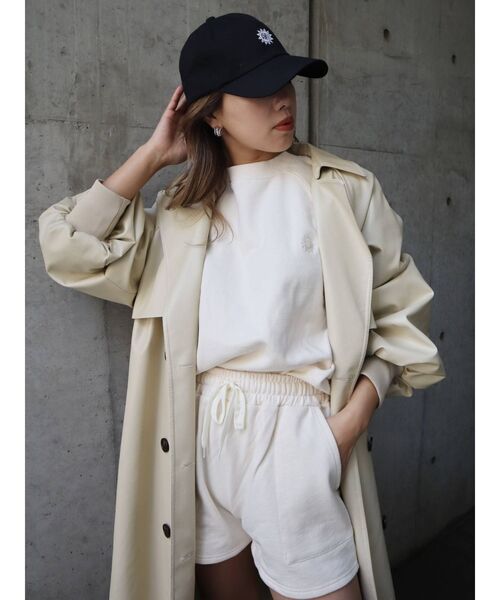 EVRIS(エヴリス)の「ボリュームスリーブレザーライクコート(トレンチコート・レディース・ブラック/アイボリー・FREE)」の13枚目の写真