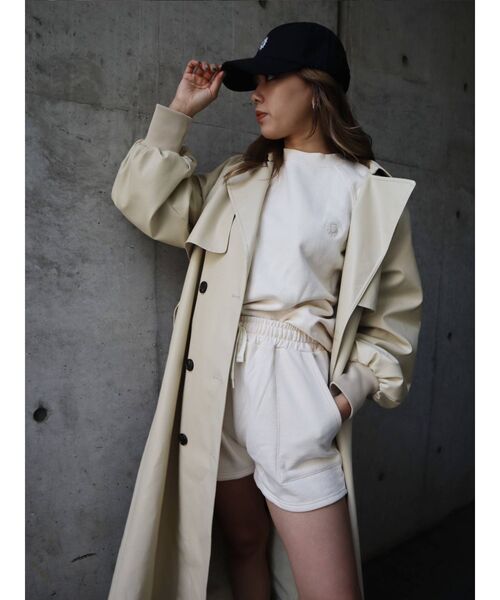 EVRIS(エヴリス)の「ボリュームスリーブレザーライクコート(トレンチコート・レディース・ブラック/アイボリー・FREE)」の15枚目の写真