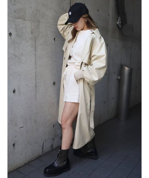 EVRIS(エヴリス)の「ボリュームスリーブレザーライクコート(トレンチコート・レディース・ブラック/アイボリー・FREE)」の17枚目の写真