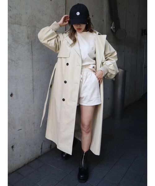 EVRIS(エヴリス)の「ボリュームスリーブレザーライクコート(トレンチコート・レディース・ブラック/アイボリー・FREE)」の18枚目の写真