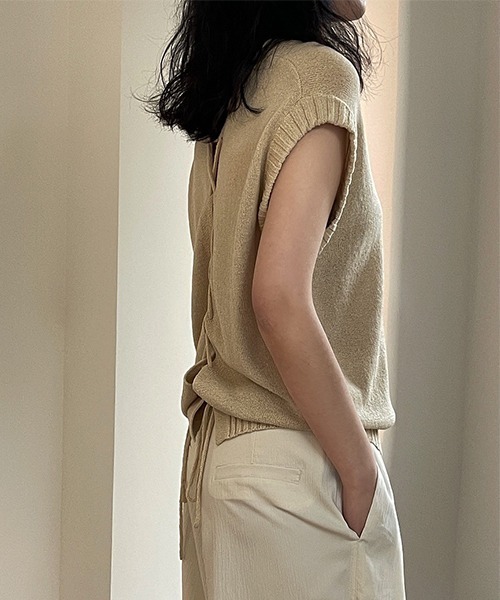 chuclla(チュクラ)の「【chuclla】【2022/SS】Lace up back sleeveless knit chw22s086(ニット/セーター・レディース・ベージュ/ブラック・FREE)」の7枚目の写真