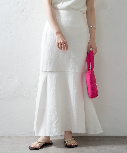 SHENERY（シーナリー）の「【WEB限定カラー：オフホワイト】ペプラムマーメイドロングスカート（スカート・レディース・ブラック/ベージュ/オフホワイト・38/36）」の5枚目の写真