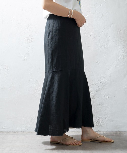 SHENERY（シーナリー）の「【WEB限定カラー：オフホワイト】ペプラムマーメイドロングスカート（スカート・レディース・ブラック/ベージュ/オフホワイト・38/36）」の17枚目の写真