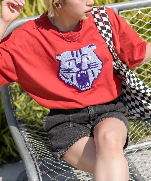 SpRay（スプレイ）の「トラさがらＢＩＧＴシャツ（Tシャツ/カットソー・レディース・ブラック/オフホワイト/オレンジ/ブルー・FREE）」の4枚目の写真
