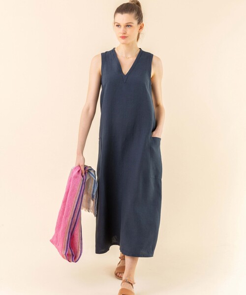 agnes b.（アニエスベー）の「UAF9 ROBE リネンロングワンピース（ワンピース・レディース・グレー系その他・2/1/3）」の2枚目の写真