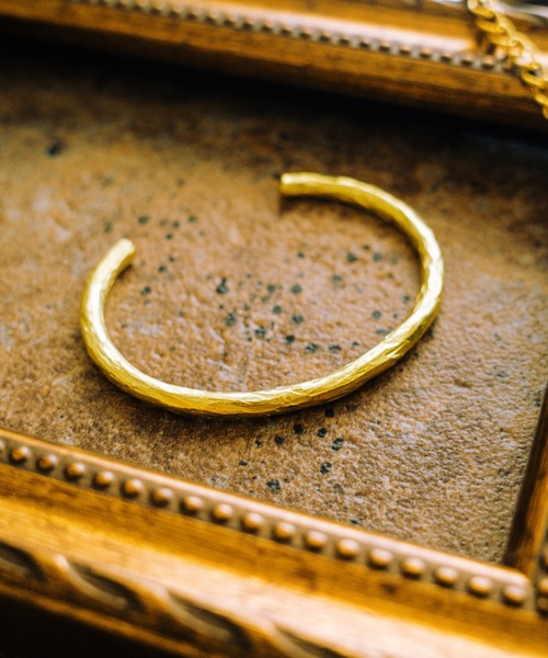 TONE SELECT GOODS（トーンセレクトグッズ）の「【vie】プレーンワイドバングル_ねじれバングル_ツイストバングル/ブラスゴールド(無垢)（バングル/リストバンド・レディース・その他1/その他2/その他3/その他4/その他5/その他6/その他7/その他8/その他9/その他10・FREE）」の10枚目の写真