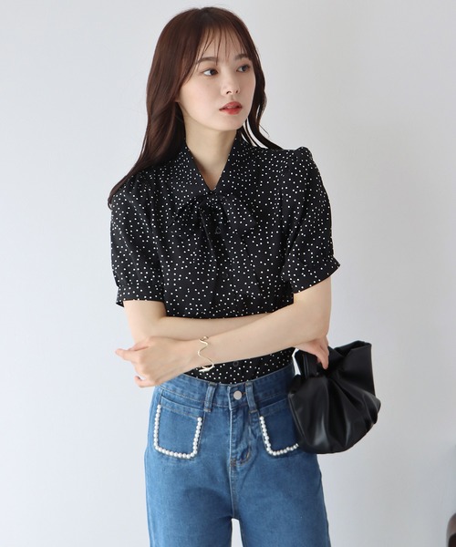 BLUEEAST（ブルーイースト）の「《お気に入り1.6万人突破！/Ｓ・Ｍ・Ｌ展開》ボウタイリボンブラウス（シャツ/ブラウス・レディース・オフホワイト/ブルー/ベージュ/ネイビー/ブラック系/ベージュ系/ホワイト系/アイボリー/ベージュ×ブラック/ブラック×ベージュ・MEDIUM/LARGE/SMALL）」の5枚目の写真