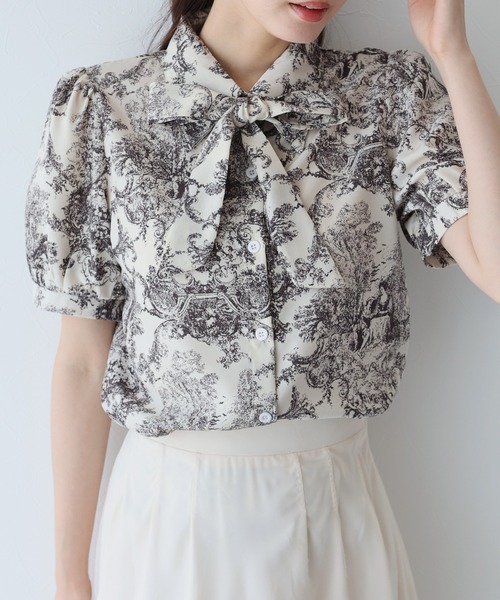 BLUEEAST（ブルーイースト）の「《お気に入り1.6万人突破！/Ｓ・Ｍ・Ｌ展開》ボウタイリボンブラウス（シャツ/ブラウス・レディース・オフホワイト/ブルー/ベージュ/ネイビー/ブラック系/ベージュ系/ホワイト系/アイボリー/ベージュ×ブラック/ブラック×ベージュ・MEDIUM/LARGE/SMALL）」の3枚目の写真