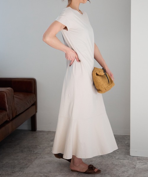 TRIANGLE PALETTE（トライアングルパレット）の「バックオープン カットマキシワンピース（ワンピース・レディース・チャコールグレー/ブラック/アイボリー/ベージュ・FREE）」の14枚目の写真