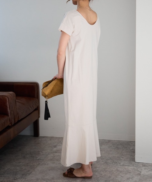 TRIANGLE PALETTE（トライアングルパレット）の「バックオープン カットマキシワンピース（ワンピース・レディース・チャコールグレー/ブラック/アイボリー/ベージュ・FREE）」の16枚目の写真