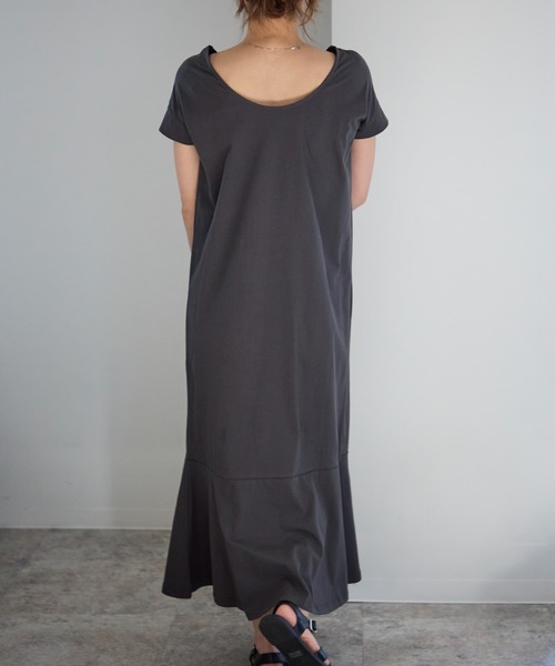 TRIANGLE PALETTE（トライアングルパレット）の「バックオープン カットマキシワンピース（ワンピース・レディース・チャコールグレー/ブラック/アイボリー/ベージュ・FREE）」の22枚目の写真