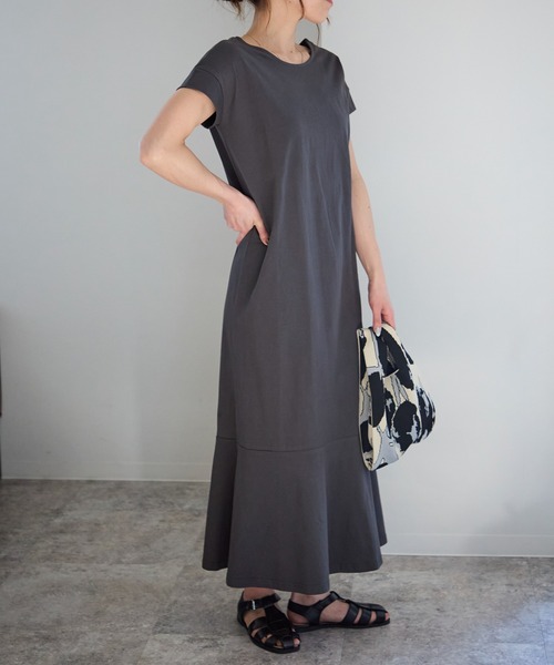 TRIANGLE PALETTE（トライアングルパレット）の「バックオープン カットマキシワンピース（ワンピース・レディース・チャコールグレー/ブラック/アイボリー/ベージュ・FREE）」の17枚目の写真