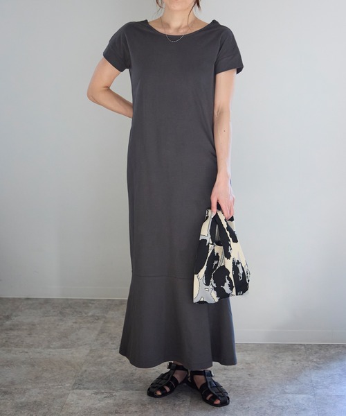 TRIANGLE PALETTE（トライアングルパレット）の「バックオープン カットマキシワンピース（ワンピース・レディース・チャコールグレー/ブラック/アイボリー/ベージュ・FREE）」の18枚目の写真