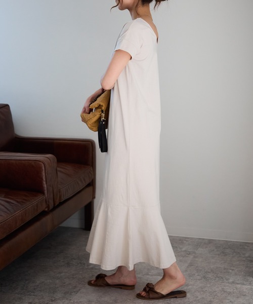 TRIANGLE PALETTE（トライアングルパレット）の「バックオープン カットマキシワンピース（ワンピース・レディース・チャコールグレー/ブラック/アイボリー/ベージュ・FREE）」の11枚目の写真