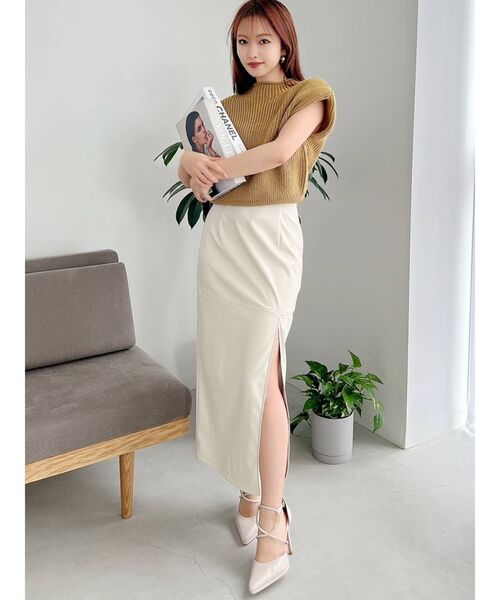 RESEXXY（リゼクシー）の「フェイクレザースリットスカート（スカート・レディース・ブラック/アイボリー/ベージュ・FREE）」の8枚目の写真