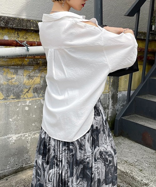 PAGEBOY（ページボーイ）の「ショルダースリットBIGシャツ（シャツ/ブラウス・レディース・ブラック/オフホワイト/ブラウン系その他/イエロー系その他・FREE）」の5枚目の写真