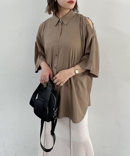 PAGEBOY（ページボーイ）の「ショルダースリットBIGシャツ（シャツ/ブラウス・レディース・ブラック/オフホワイト/ブラウン系その他/イエロー系その他・FREE）」の16枚目の写真