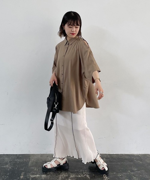 PAGEBOY（ページボーイ）の「ショルダースリットBIGシャツ（シャツ/ブラウス・レディース・ブラック/オフホワイト/ブラウン系その他/イエロー系その他・FREE）」の18枚目の写真