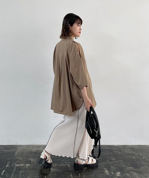 PAGEBOY（ページボーイ）の「ショルダースリットBIGシャツ（シャツ/ブラウス・レディース・ブラック/オフホワイト/ブラウン系その他/イエロー系その他・FREE）」の19枚目の写真