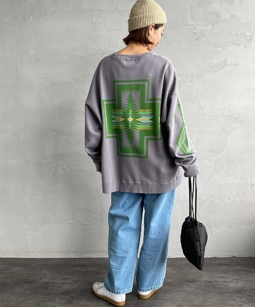 PENDLETON（ペンドルトン）の「[PENDLETON/ペンドルトン] 別注 ネイティブ柄 バックプリントクルーネックスウェット（スウェット・レディース・ホワイト/ブラック/グレー/グリーン/バーガンディー/ホワイト系/ブルー・S/M/L/XL）」の4枚目の写真