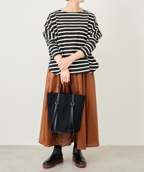 BEARDSLEY(ビアズリー)の「ボーダーカットソー:低身長 高身長 2サイズ展開 裾ワンポイント裾刺繍入り(Tシャツ/カットソー・レディース・ブラック/ブルー・1/0)」の3枚目の写真