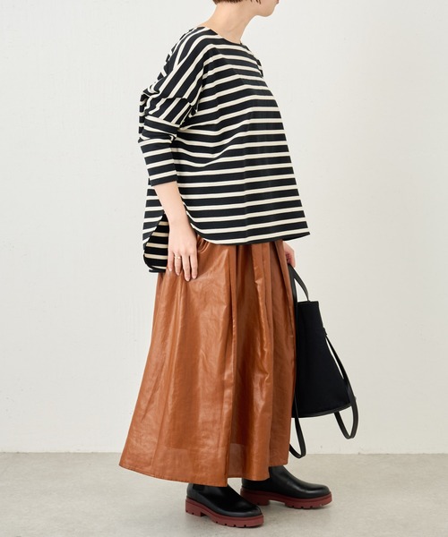BEARDSLEY(ビアズリー)の「ボーダーカットソー:低身長 高身長 2サイズ展開 裾ワンポイント裾刺繍入り(Tシャツ/カットソー・レディース・ブラック/ブルー・1/0)」の12枚目の写真