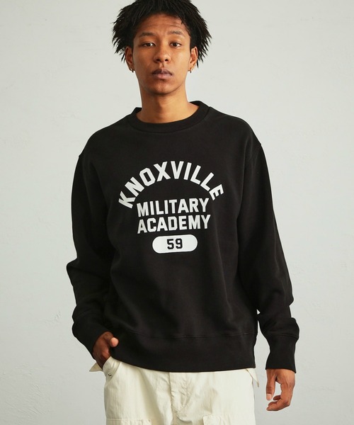 Alpha Industries（アルファインダストリーズ）の「MIL.ACADEMYクルーネック カレッジロゴスウェット（スウェット・メンズ・ホワイト/ブラック/オートミール/ダークグリーン・MEDIUM/LARGE/X-LARGE）」の3枚目の写真