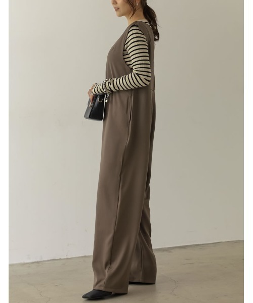 Re:EDIT（リエディ）の「[低身長/高身長サイズ有]ツイルVネックオールインワン（つなぎ/オールインワン・レディース・モカ/ブラック・LARGE/TALL/MEDIUM/SHORT）」の11枚目の写真