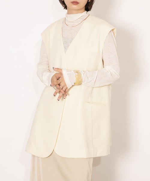 KBF（ケイビーエフ）の「ワイドアクリルバングル（ブレスレット・レディース・イエロー/クリア・ONE）」の4枚目の写真