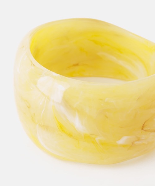 KBF（ケイビーエフ）の「ワイドアクリルバングル（ブレスレット・レディース・イエロー/クリア・ONE）」の9枚目の写真