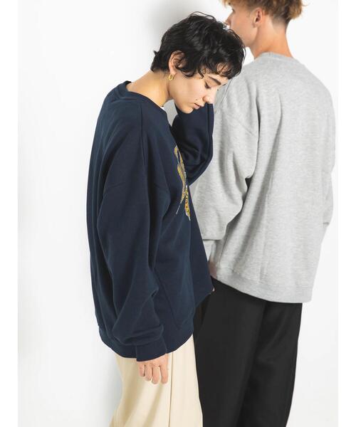 koe（コエ）の「【ユニセックス】MINNESOTA 裏起毛ビッグスウェットクルー（スウェット・レディース・ネイビー/グレー/ダークグリーン・L/XL/M）」の5枚目の写真