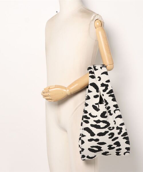 ap retro(アプレトロ)の「ジャガードニットマルシェバッグ(トートバッグ・レディース・ホワイト/ブラウン・FREE)」の13枚目の写真