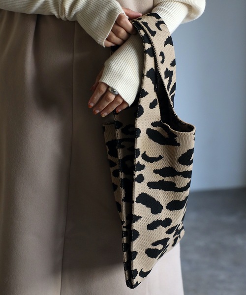 ap retro(アプレトロ)の「ジャガードニットマルシェバッグ(トートバッグ・レディース・ホワイト/ブラウン・FREE)」の17枚目の写真