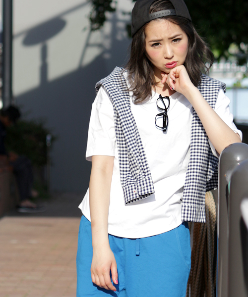 GIORDANO（ジョルダーノ）の「[GIORDANO]ルーズシルエット半袖Tシャツ（Tシャツ/カットソー・レディース・ホワイト/ブラック/ブルー/ネイビー/オレンジ・SMALL/MEDIUM/LARGE）」の14枚目の写真