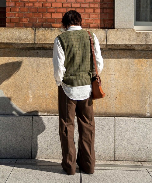 INTERPLAY(インタープレイ)の「【INTERPLAY x TAKERU】ウィンドペーン ニット ベスト(ベスト・メンズ・ダークグリーン/マスタード/ボルドー・FREE)」の13枚目の写真