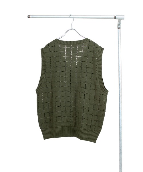 INTERPLAY(インタープレイ)の「【INTERPLAY x TAKERU】ウィンドペーン ニット ベスト(ベスト・メンズ・ダークグリーン/マスタード/ボルドー・FREE)」の15枚目の写真